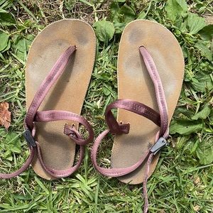 Women’s earth runners size 8 with brand new laces